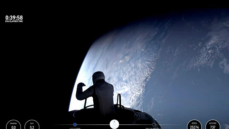 Polaris Dawn       -  Dieses Bild aus einem SpaceX-Video zeigt den Beginn des Weltraumspaziergangs.