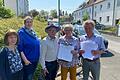 Sammelten schon 180 Unterschriften und fordern eine Bürgerversammlung am Hochfeld, in der die Stadt über die neuen Parkzonen informiert: (v.l.) Maria Garsky, Ramona Dienstbier, Werner und Hilde Zenglein sowie Thomas Kerzel.