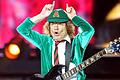AC/DC-Leadgitarrist Angus Young 2016 bei einem Konzert in Leipzig. Am Freitag erscheint das neue Album 'Power Up'.