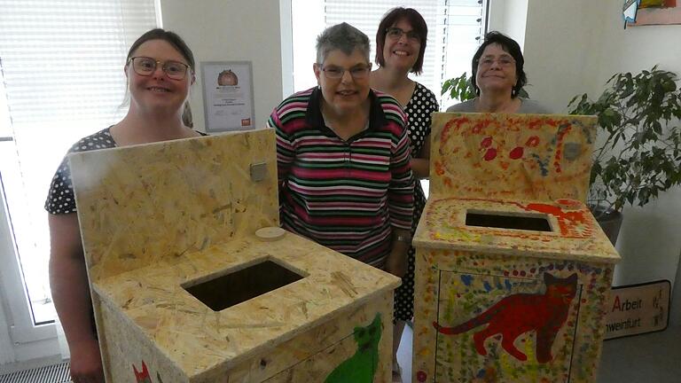 OBArt Künstler: Christine Kummer, Carolin Weippert, Ramona Schliermann (Ehrenamtliche der Katzenarche und der OBA), Marion Spielmann