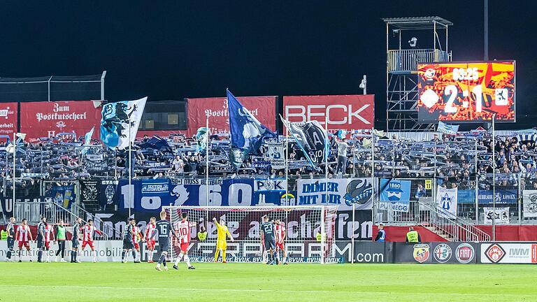 So viel wie hier bei einem Heimspiel gegen 1860 München dürfte der Gästeblock am Dallenberg nicht so schnell werden. Doch die Drittliga-Klubs wollen auch Anhänger der Gastmannschaften wieder in die Stadien lassen. So viel wie hier bei einem Heimspiel gegen 1860 München dürfte der Gästeblock am Dallenberg nicht so schnell werden. Doch die Drittliga-Klubs wollen auch Anhänger der Gastmannschaften wieder in die Stadien lassen.