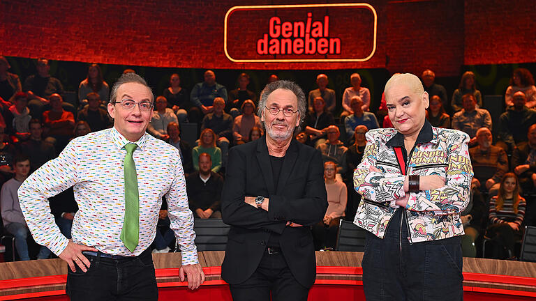 Genial daneben 2023.jpg       -  'Genial daneben' 2023: Wigald Boning, Hugo Egon Balder und Hella von Sinnen sind wieder dabei. Alle Infos über Sendetermine, Übertragung, Gäste und Wiederholung finden Sie hier.