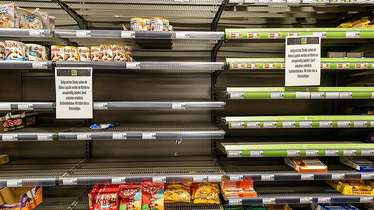 In den vergangenen Wochen waren viele Regale in den Edeka-Märkten in Würzburg leer. Grund dafür war der Streik im Logistikzentrum. Wann normalisiert sich die Lage wieder?