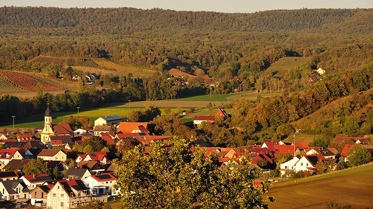 Die malerisch im Steigerwald gelegene Gemeinde Michelau möchte seit über zwei Jahren neue Gebiete für künftiges Bauland im Flächennutzungsplan festlegen, darunter auch in Landschaftsschutzgebieten. Doch es gab viele Einwände gegen die Änderung. Nun sind erheblich weniger Flächen dafür vorgesehen als ursprünglich geplant.&nbsp;&nbsp;