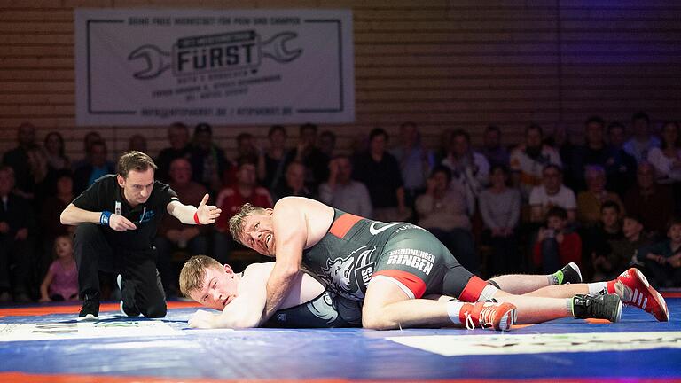 Mike Gärtner (oben) holte gegen Vadym Tatarchenko (unten) einen Punktsieg.