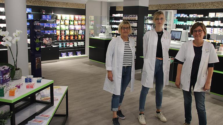 Das Team der Apotheke im Gesundheitszentrum Karlstadt (von links) Doris Megner, Filialleiterin Eva Pfaff und Ulrike Weissenberger.