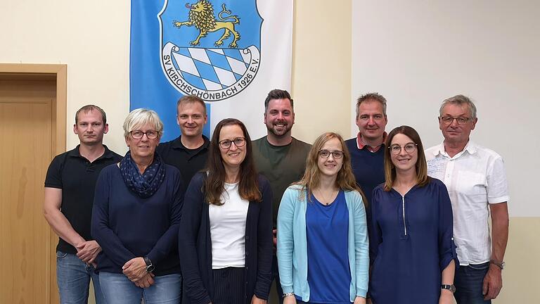 Gehen zusammen und engagiert in die Zukunft des Kirchschönbacher Sportvereins, wobei zwei Posten aktuell nur kommissarisch besetzt sind. Die Vorstandschaft des SVK: (v.l.) Jan Philipp Lechner, Anita Hildmann, Andreas Menninger, Sylvia Hildmann, Peter Fleischmann, Kerstin Mahr, Corbinius Gehring, Carina Rodamer, Alfons Saugel.