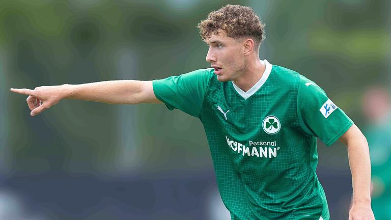 Sein Weg zeigt in eine neue Richtung: Patrick Götzelmann wechselt von der SpVgg Greuther Fürth zum SV Werder Bremen. Der 19-Jährige wird an der Weser für die U23 in der Regionalliga Nord spielen.