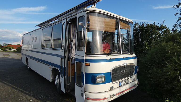 Mit diesem alten MAN-Bus fährt Stephan Schnaus regelmäßig zu Oldtimertreffen.