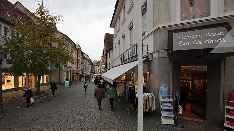 Wie kann man den Einzelhandel in Kitzingen stärken und zugleich dafür sorgen, dass die Bevölkerung mit den nötigen Waren in zumutbarer Entfernung zum Einkauf versorgt wird? Ein neues Einzelhandelskonzept soll dafür Empfehlungen liefern.&nbsp;