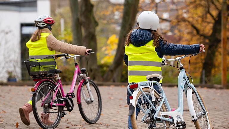 Fahrräder und Forschung       -  Dass Kinder in der Grundschule sicher auf dem Rad unterwegs sind, ist längst nicht mehr selbstverständlich. (Archivbild)