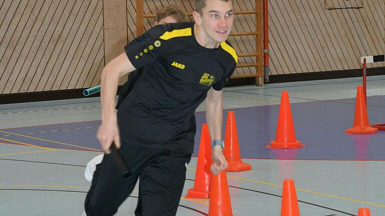 Diözesan-Meister im Hochsprung M15 Marcel Fiedler hier beim Staffellauf in Rimpar. Diözesan-Meister im Hochsprung M15 Marcel Fiedler hier beim Staffellauf in Rimpar.