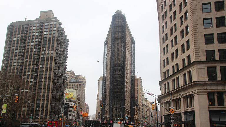 Flatiron Building.jpeg       -  Das Flatiron Building in New York wurde für 190 Millionen Dollar versteigert.