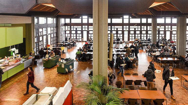 Das waren noch Zeiten: Studierende in der Hubland-Mensa der Uni Würzburg, vor der Schließung für die Sanierung Das waren noch Zeiten: Studierende in der Hubland-Mensa der Uni Würzburg, vor der Schließung für die Sanierung