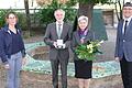 Auszeichnung für hervorragende Arbeit: Der ehemalige zweite Bürgermeister Dieter Wagner erhielt die Bürgermedaille in Gold. Auf dem Bild freuen sich (von links) Geschäftsleiterin Birgit Grob, Dieter und Annemarie und Wagner sowie Bürgermeister Ulrich Werner.