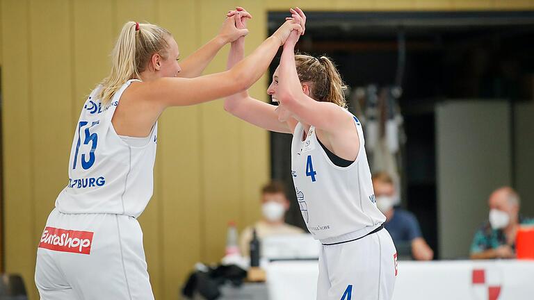 Aufbauspielerin Jessica Hanson (rechts) und Centerspielerin Lisa Bertholdt (links) von den Qool Sharks Würzburg wollen auch in dieser Saison wieder gemeinsam jubeln.