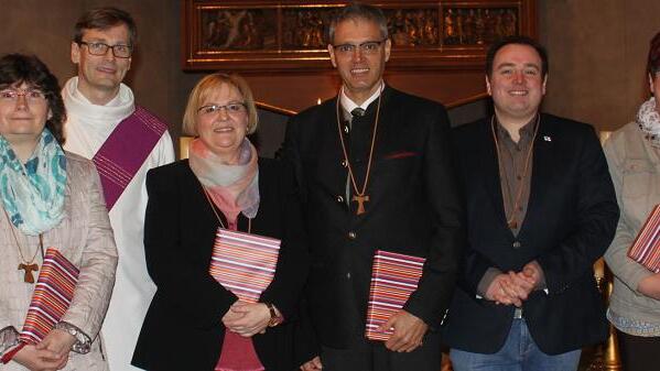 In der Stadtpfarrkirche St. Kilian in Haßfurt wurden fünf Frauen und zwei Männer als Gottesdienstbeauftragte für das katholische Dekanat Haßberge ausgesandt. Unser Bild zeigt (von links): Angelika Schinzel (Pfarrweisach), Elisabeth Müller-Förtsch (Eltmann), Diakon Michael Nowak, Sabine Weinbeer (Unterschleichach), Franz Beck (Haßfurt), Wolfgang Winter (Theres), Claudia Förtsch (Sand) und Anna Geruschke (Neubrunn).