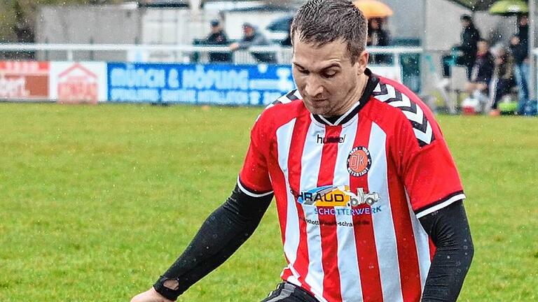 Steffen Schmitt auf dem Fußballplatz.