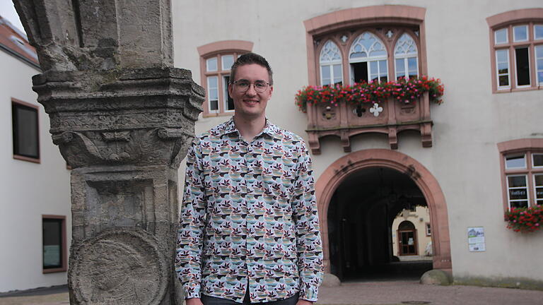 Seit Anfang Juli ist Florian Memmel der neue Geschäftsleiter der Stadt Hammelburg. - Seit Anfang Juli ist Florian Memmel der neue Geschäftsleiter der Stadt Hammelburg. Seit Anfang Juli ist Florian Memmel der neue Geschäftsleiter der Stadt Hammelburg. - Seit Anfang Juli ist Florian Memmel der neue Geschäftsleiter der Stadt Hammelburg.