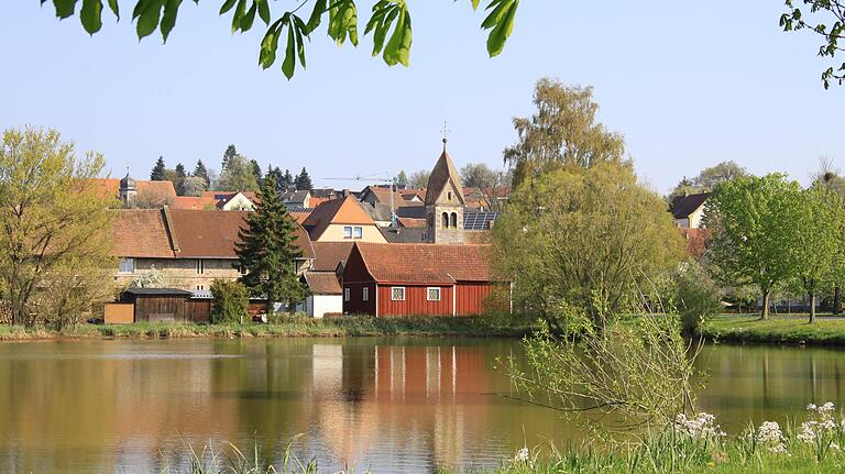 Mit zu den Gewinnern, in Sachen Schlüsselzuweisungen des Freistaats, gehört 2020 auch die Gemeinde Wartmannsroth (im Bild der Ortsteil Völkersleier).