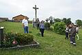 Was soll aus dem alten Friedhof in Langenleiten werden? Bürgermeisterin Sonja  Reubelt und die Gemeinderäte haben sich vor einiger Zeit vor Ort umgeschaut. Jetzt sollen die Bürgerinnen und Bürger in einer Umfrage ihre Ideen und Vorstellungen an die Gemeinde herantragen.