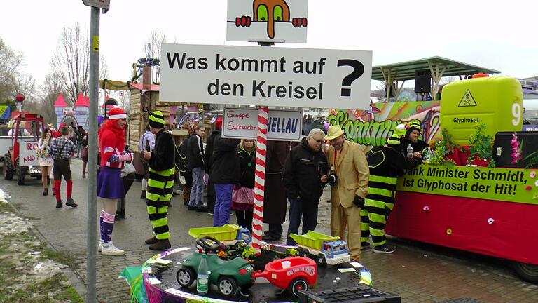 Menschenmassen strömten am Faschingssonntag wieder nach Sand am Main, zum wohl größten Faschingszug im Landkreis Haßberge. 60 Fußgruppen, Motivwagen und Musikkapellen mit um die 1.500 Mitwirkenden sorgten für eine fantastische Stimmung bei den Besuchern aus Nah und Fern.