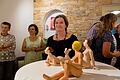 Susanne Sommer zeigt in der Eventgalerie unter dem Titel &bdquo;KINGs & QUEENs&ldquo; und andere kleine Leute Figuren und Malerei.