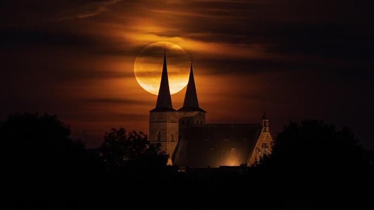 Dem 'Steigerwalddom' in Gerolzhofen wurde als zweite Kirche im Dekanat die Kategorie A mit überörtlicher Bedeutung zuerkannt, neben Heilig Geist in der Stadt Schweinfurt.