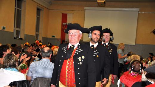 Volkstrachtenverein       -  Der Ochsenfurter Volkstrachtenverein feierte 60-jähriges Bestehen mit einem bunten Heimatabend.