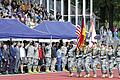 Durchmarsch vor der Ehrentribüne: Die Colour Guard passiert Honoratioren und Kommandooffiziere.