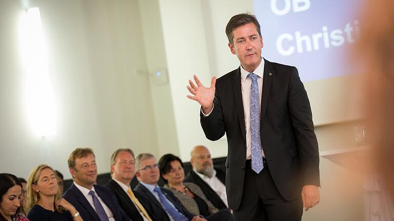 Mit einem ausführlichen Bericht über seine bisherige Arbeit empfahl sich Oberbürgermeister Christian Schuchardt der CSU-Kreisvertreterversammlung für eine zweite Amtszeit. Mit einem ausführlichen Bericht über seine bisherige Arbeit empfahl sich Oberbürgermeister Christian Schuchardt der CSU-Kreisvertreterversammlung für eine zweite Amtszeit. 