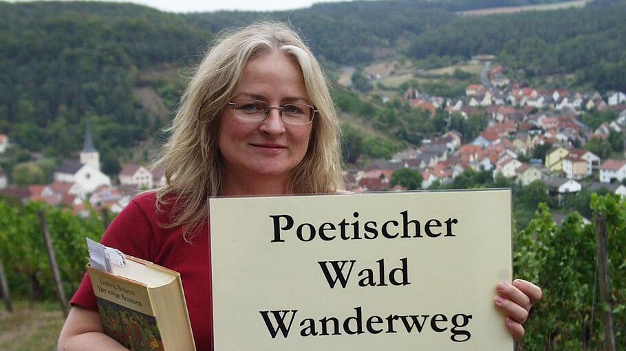 Charlotte Wahler, Initiatorin des poetischen Waldwanderweges in Ramsthal.  Foto: Irene Spiegel       -  Charlotte Wahler, Initiatorin des poetischen Waldwanderweges in Ramsthal.  Foto: Irene Spiegel