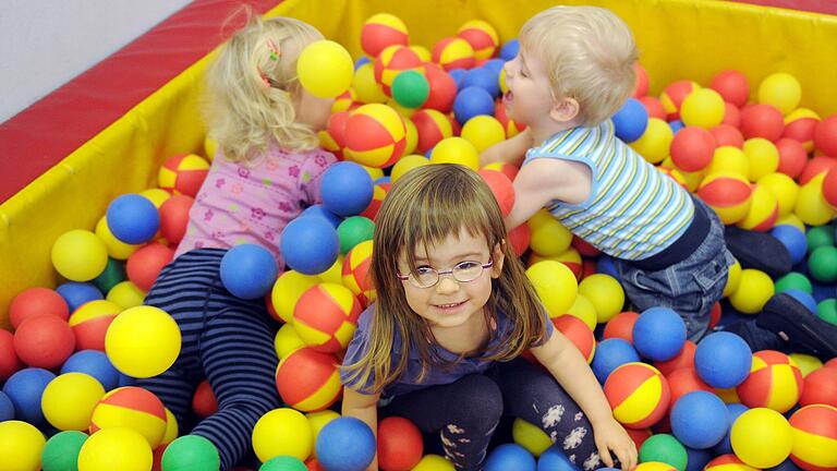 Bis Kinder im neuen Gerolzhöfer Kindergarten betreut werden können, wird es noch einige Zeit dauern. Auch wenn sich der Stadtrat jetzt auf einen Standort geeinigt hat, ist eine Eröffnung vor Herbst 2024 wenig realistisch.