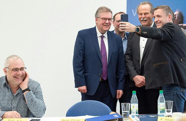 Bitte lächeln: So entstand das Selfie beim Termin im Amt für Landwirtschaft in Schweinfurt.