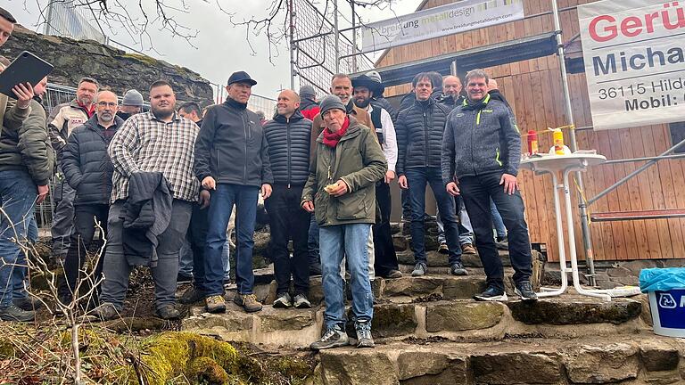 Zufriedene Gesichert bei den am Bau beteiligten Handwerkern. Zufriedene Gesichert bei den am Bau beteiligten Handwerkern.