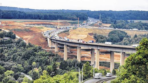 Die Autobahnbaustelle in Heidingsfeld weitet sich aus: Die Tunnelinitiative wirft der Autobahndirektion vor, nicht für ausreichend Regenwasserschutz zu sorgen.