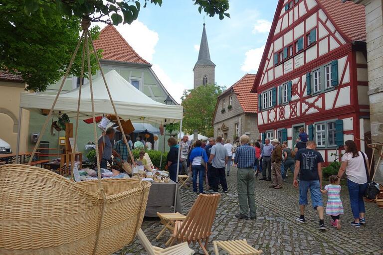 Der Kirchenburgmarkt wird am Sonntag wieder zahlreiche Besucher nach Hüttenheim locken. Der Kirchenburgmarkt wird am Sonntag wieder zahlreiche Besucher nach Hüttenheim locken.