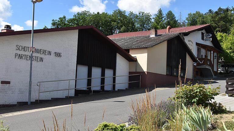 Künftig am Forstgarten in Partenstein vereint: Das Schützenhaus und das Keglerheim. Künftig am Forstgarten in Partenstein vereint: Das Schützenhaus und das Keglerheim.