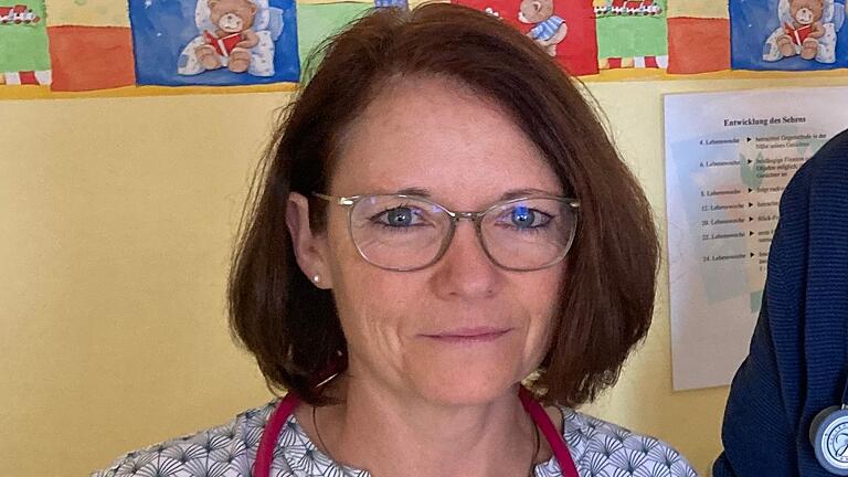 Kinderärztin Anna Maria Räth folgte&nbsp;zum 1. Januar 2024 auf Dr. Wolfram Schmidt, der nach vielen Jahren in Bad Königshofen in den Ruhestand ging.