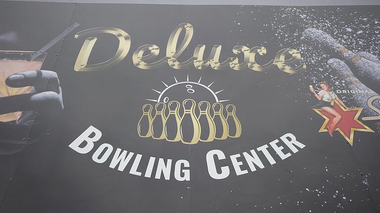 Das Deluxe Bowling Center hat am 10. Oktober eröffnet.