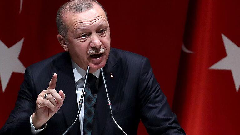 TURKEY-SYRIA-POLITICS       -  Der türkische Präsident Recep Tayyip Erdogan verwahrte sich am Donnerstag gegen Kritik an dem Militäreinsatz &ndash; vor allem aus der EU.