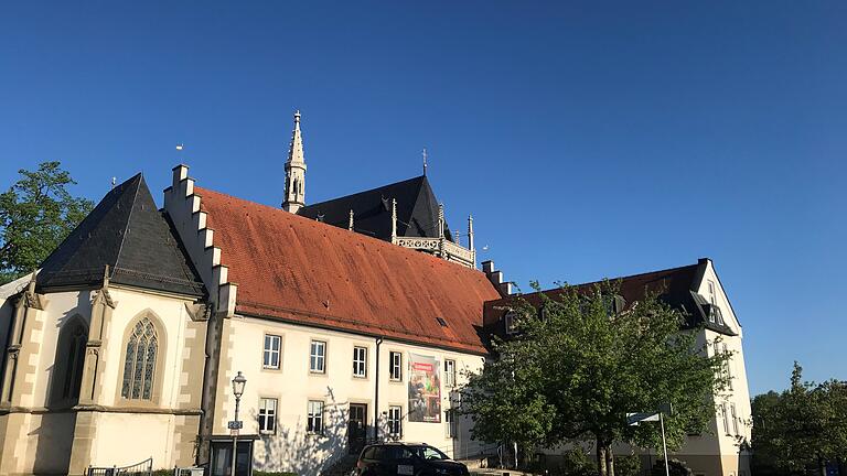 Seit 1988 befinden sich die Caritas-Geschäftsstelle und einige Beratungsdienste im Caritashaus Julius Echter in der Oberen Vorstadt.