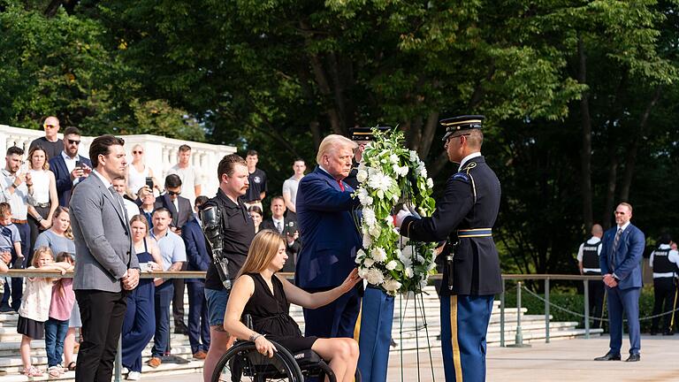 Sohn des Republikaners McCain stellt sich hinter Harris       -  Mit seinem Besuch auf dem Nationalfriedhof Arlington hat Trump eine Kontroverse ausgelöst. (Archivbild)