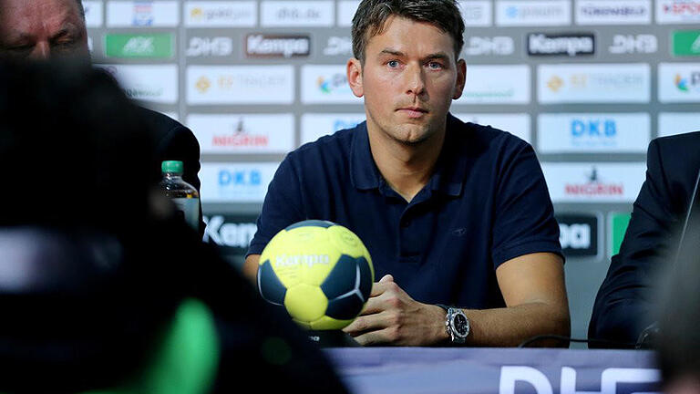 Neuer Bundestrainer       -  Der neue Bundestrainer Christian Prokop spricht in einer Pressekonferenz vor All-Star-Game. Foto: Jan Woitas