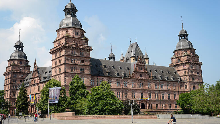 Der aus Mittelsinn stammende Jurist Meier Kahn klärte 1933 einen spektakulären Kunstraub aus dem Aschaffenburger Schloss Johannisburg auf. Der aus Mittelsinn stammende Jurist Meier Kahn klärte 1933 einen spektakulären Kunstraub aus dem Aschaffenburger Schloss Johannisburg auf.