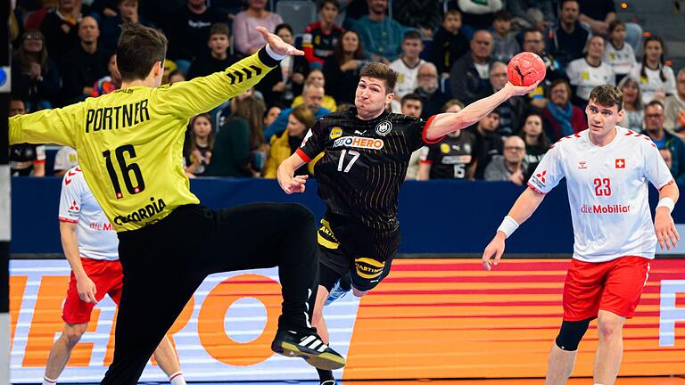 Deutschland - Schweiz       -  War bester deutscher Werfer beim Sieg der deutschen Handballer gegen die Schweiz: Lukas Zerbe