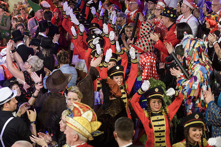 Keine Promis, keine Garden und keine Livesendungen: Der Fernsehfasching 2021 wird sich grundlegend von den Vorjahren unterscheiden. Keine Promis, keine Garden und keine Livesendungen: Der Fernsehfasching 2021 wird sich grundlegend von den Vorjahren unterscheiden. 