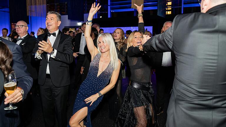 Die 400 Gäste tanzten auf der Charity-Gala und spendeten gemeinsam für den guten Zweck.