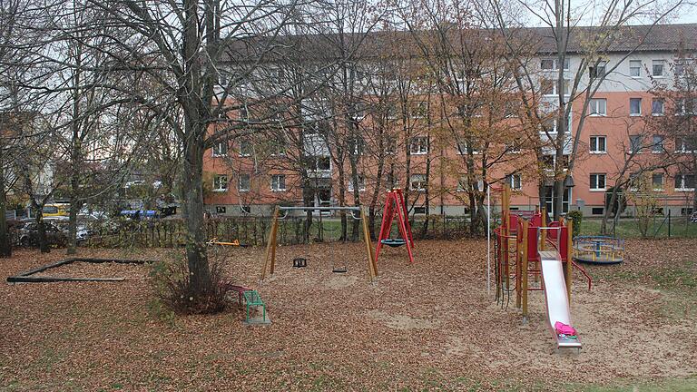 Großzügige Spielfläche für Kinder: der Spielplatz im Wiesentheider Wohngebiet Eisenbergring. Großzügige Spielfläche für Kinder: der Spielplatz im Wiesentheider Wohngebiet Eisenbergring.