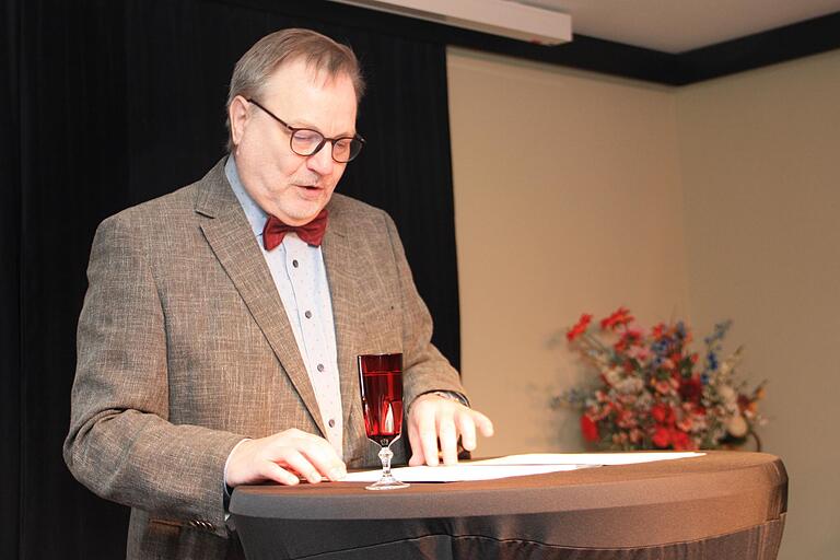 Festredner Peter Kuhn brach eine Lanze für die Amateurtheater im Land.